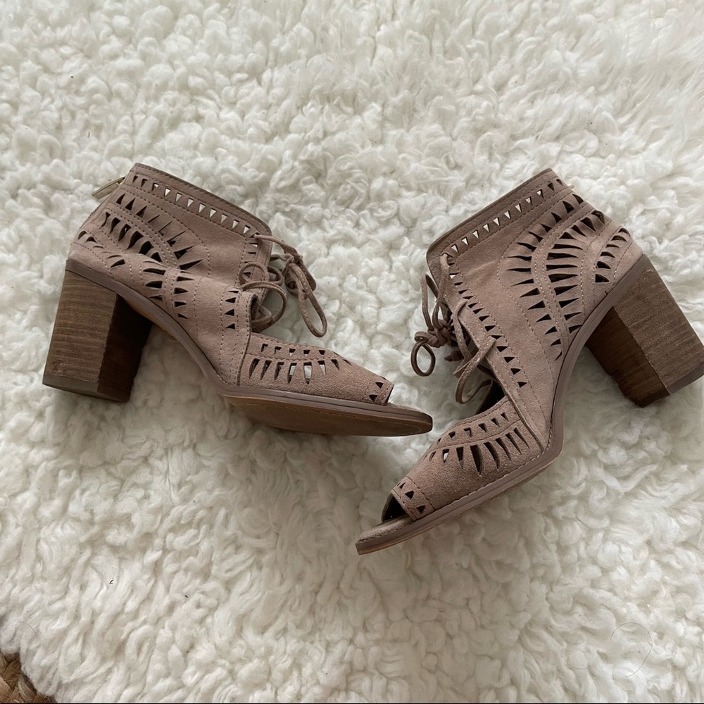 Vince Camuto Tan Taupe Tarita Cut Out Lace Up Block Sandal